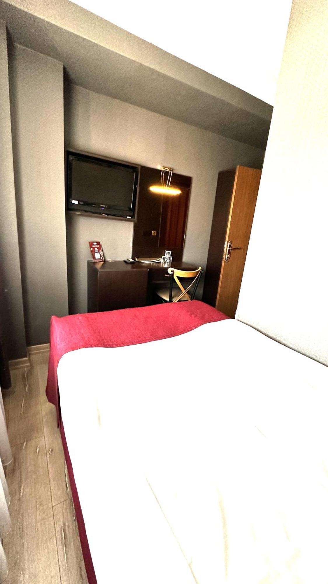 Atesde Dustu Salvara Istambul Exterior foto